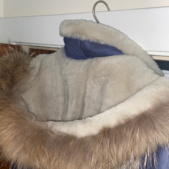 Blue Shearling with a fox trim hood - Picture 8 of 12